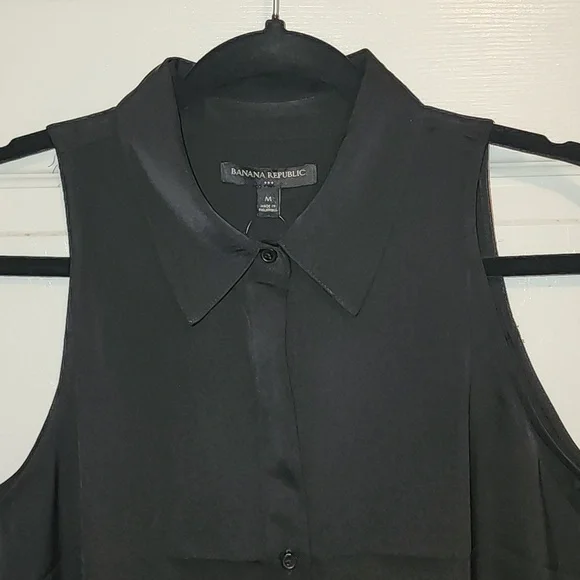 Banana Republic sleeveless blouse - Picture 2 of 8